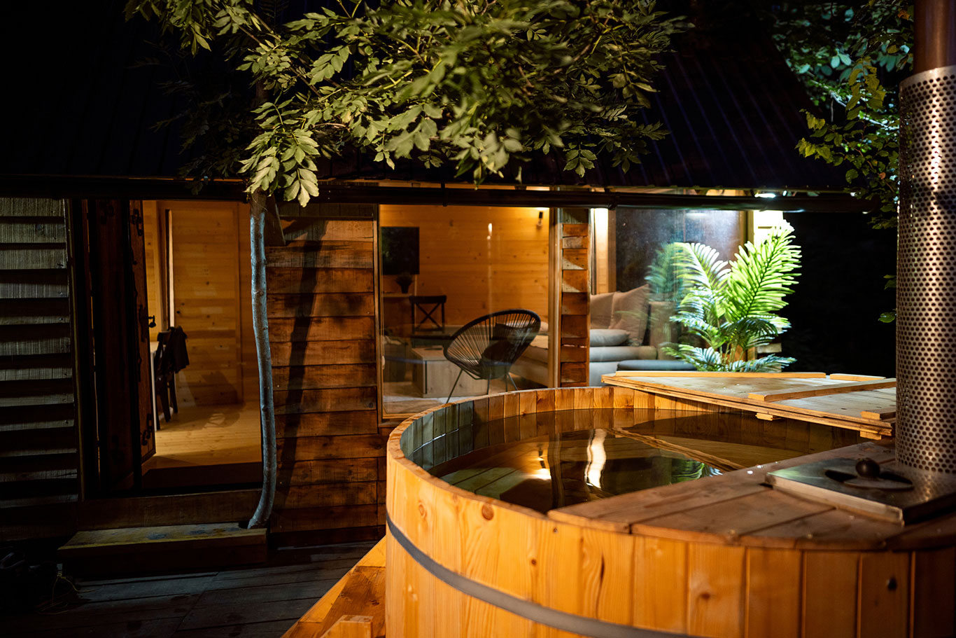 A closer look at Off Grid Luxury Homes With Outdoor Hot Tubs